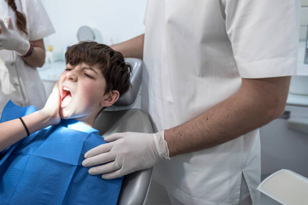 Best Emergency Tooth Extraction in Iowa Colony, TX